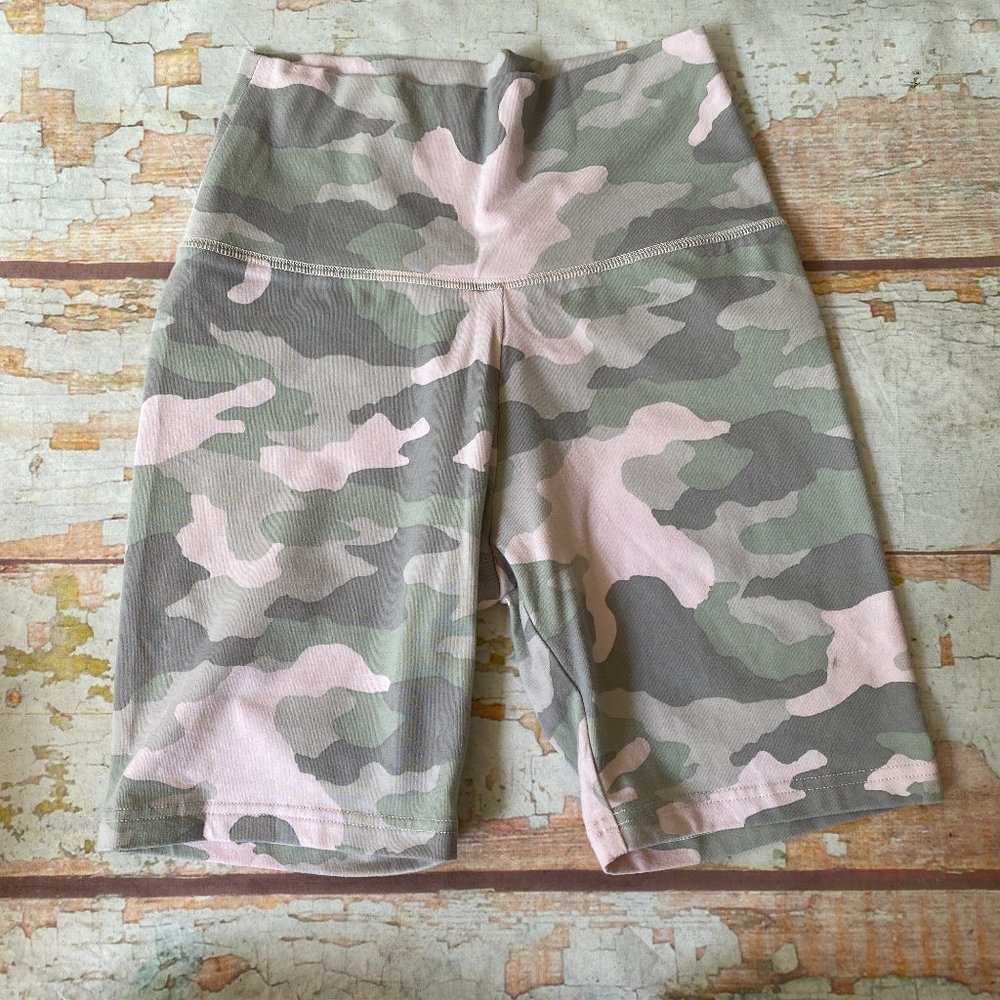 Aerie high waist biker legging shorts pink camo size S